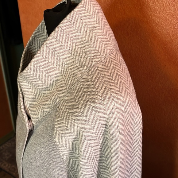 Max studio large sweater. Wear open or wrapped. - Picture 3 of 12